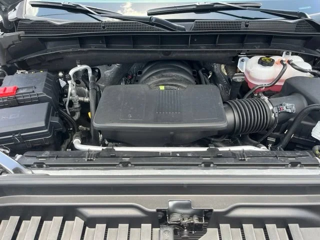 Used 2025 Sterling Metallic GMC SLT image 30