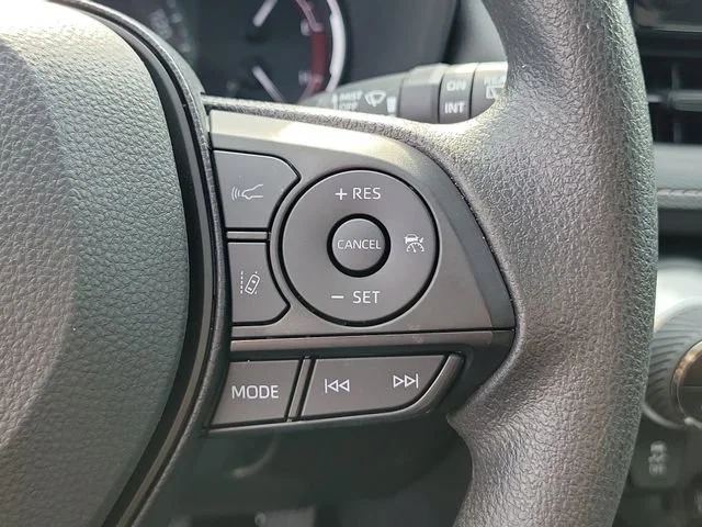 2025 Toyota RAV4 XLE - Photo 25