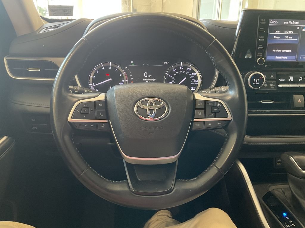 Used 2022 Gray Toyota XLE image 22