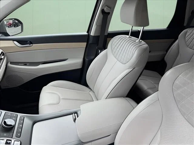 Used 2023 Black Hyundai Limited image 9