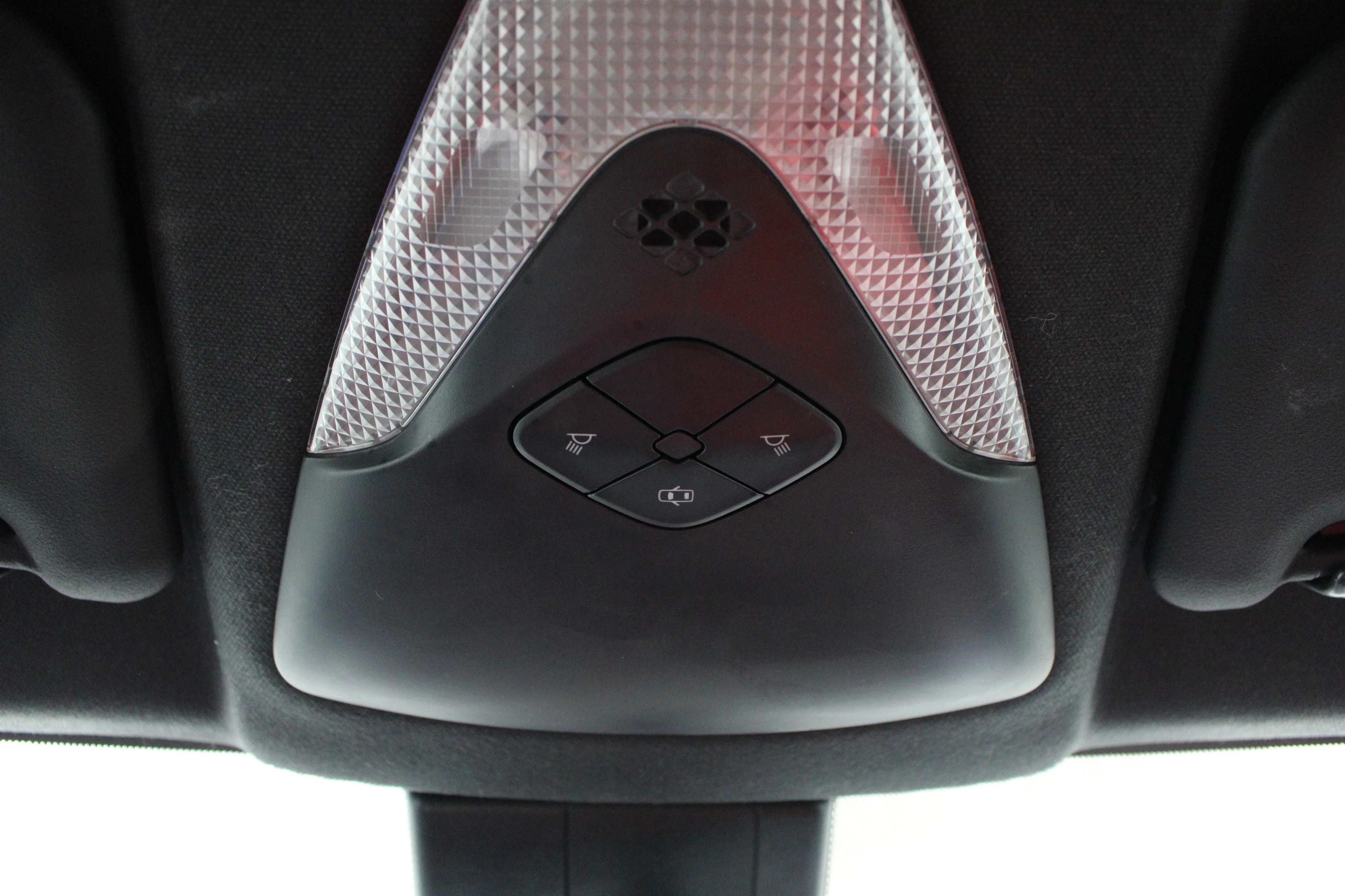 2019 Toyota C-HR XLE - Photo 19