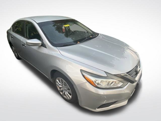 Used 2016  Nissan 2.5 S image 9