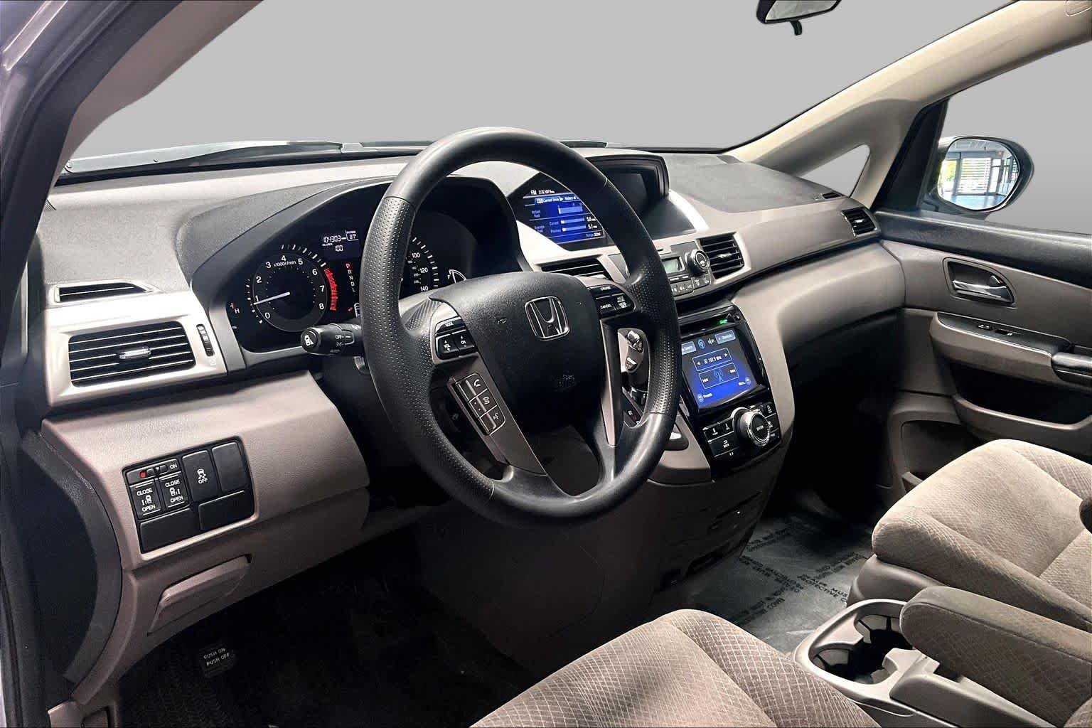 Used 2016  Honda SE image 16