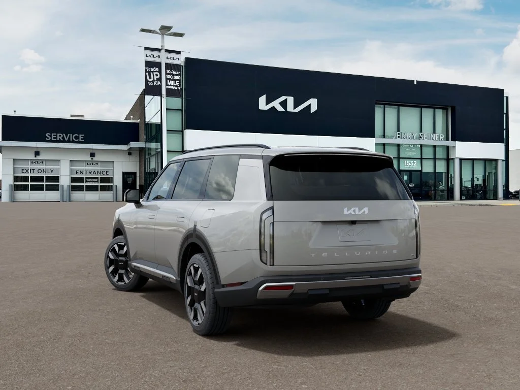 New 2027 Ivory Silver Kia S image 4