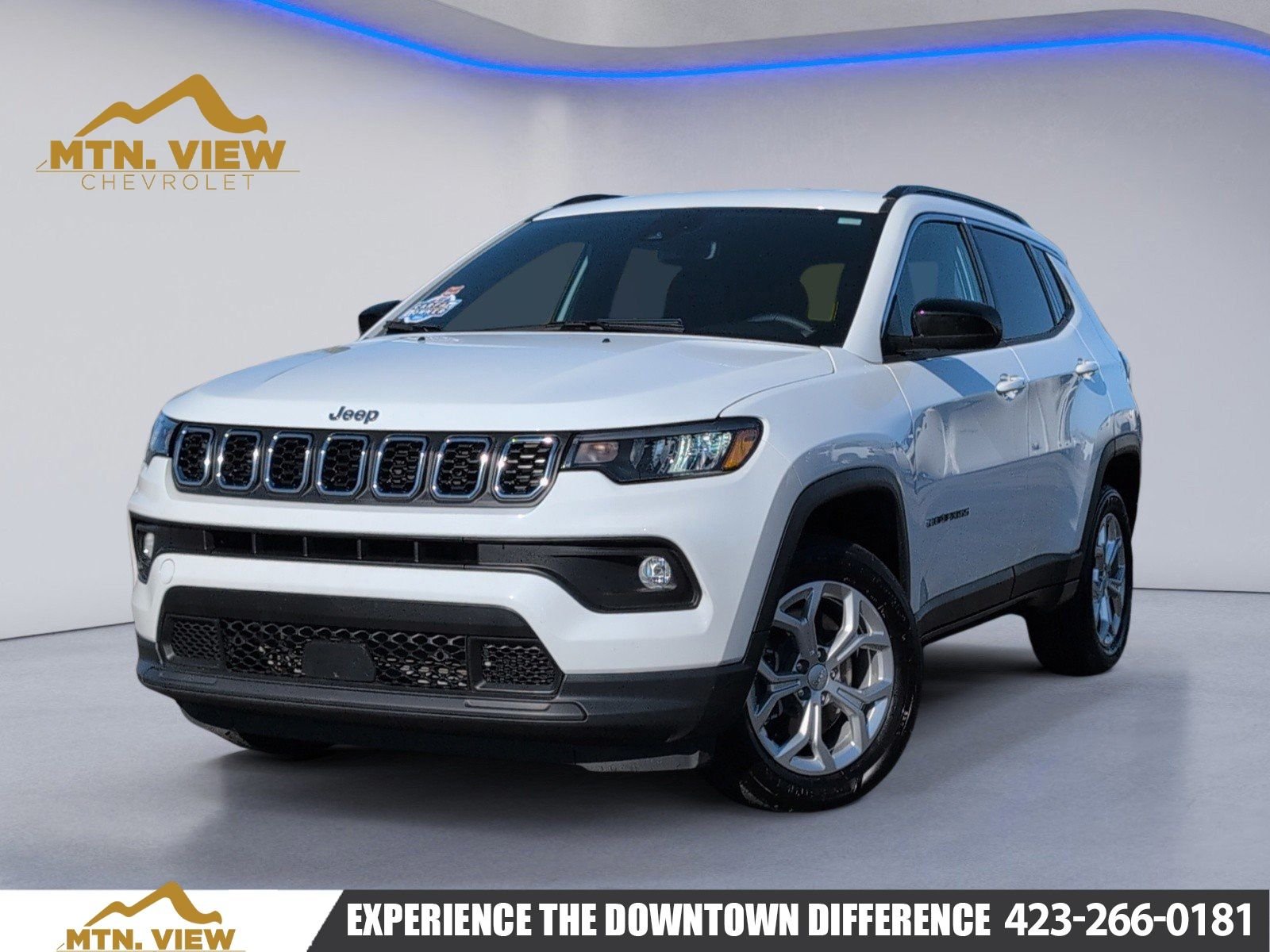 White/off-white 2024 Jeep Compass Latitude 4WD SUV / Crossover Four-Wheel Drive
