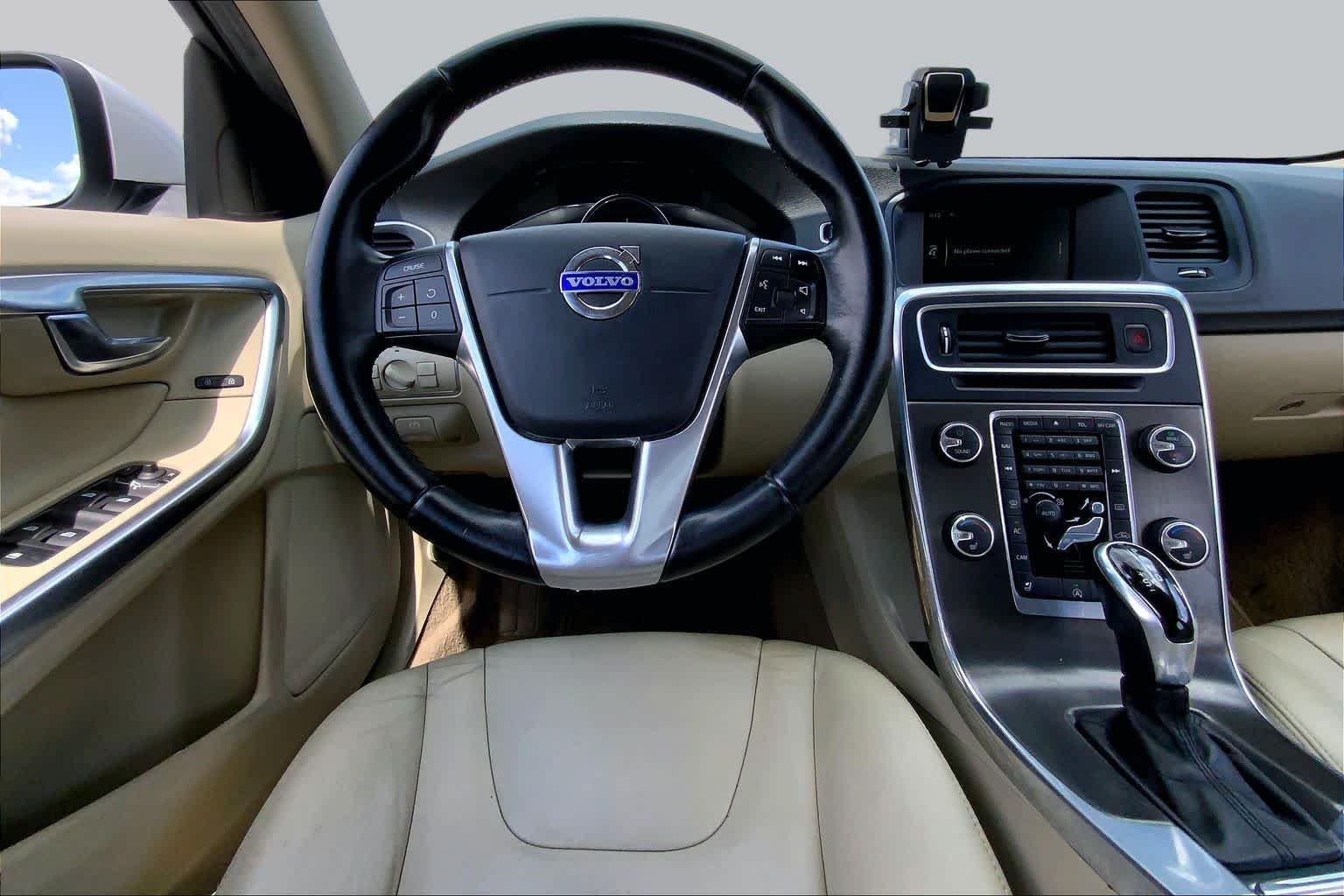 Used 2015 Crystal White Pearl Volvo T5 Drive-E Platinum image 6