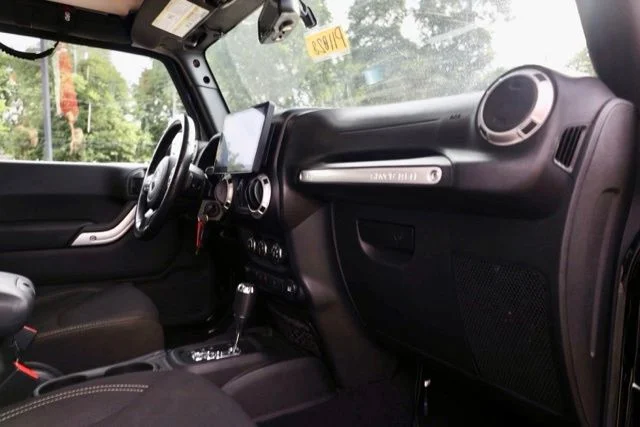 Used 2017 Black Jeep Unlimited Sahara image 32