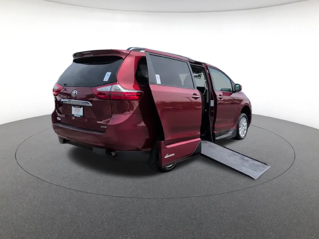 Used 2015 Red Toyota Limited Premium image 3