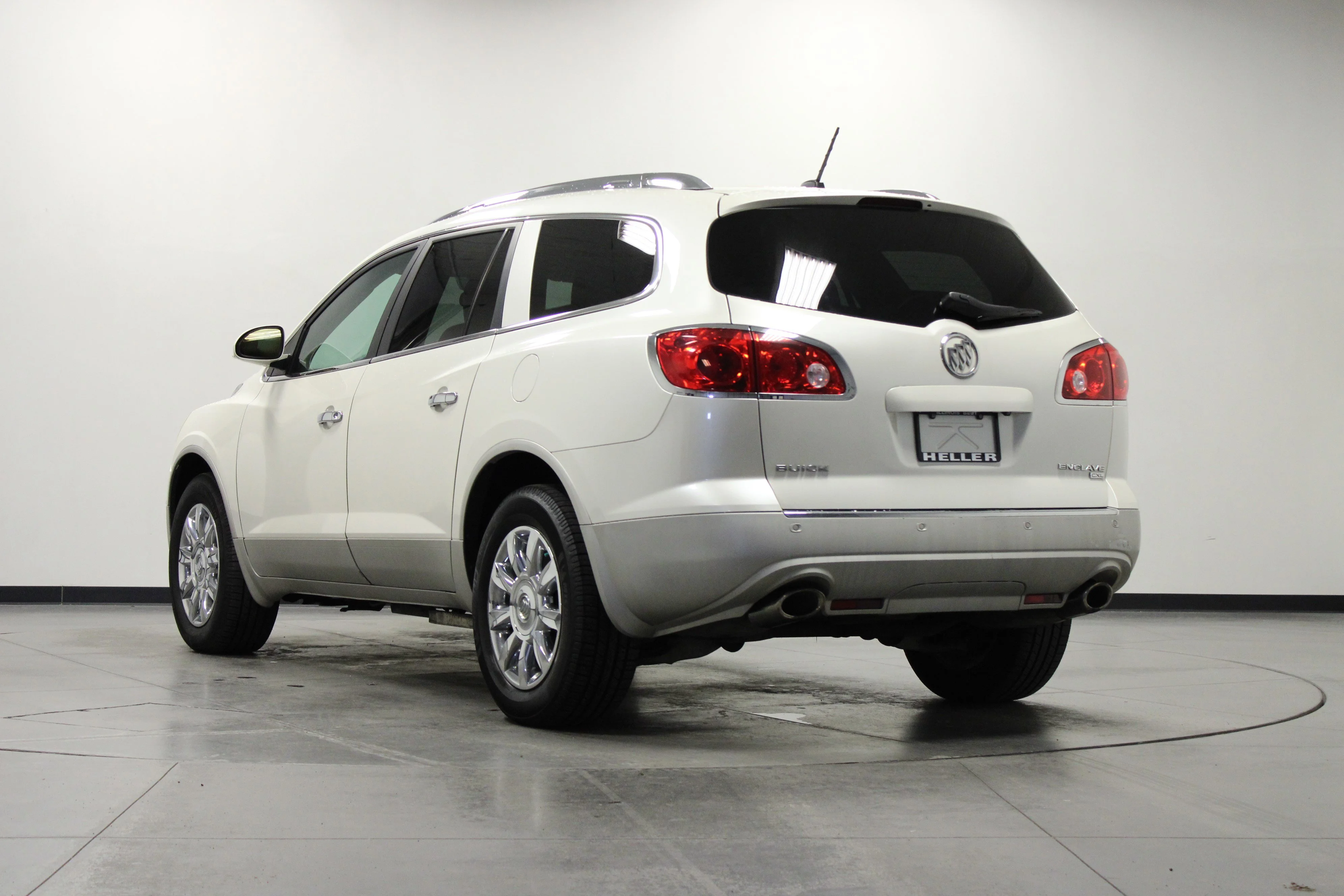 Used 2011 White Diamond Clearcoat Buick CXL image 6