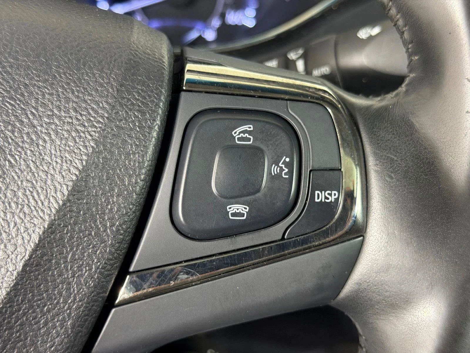 Used 2015 White Toyota XLE Touring image 27