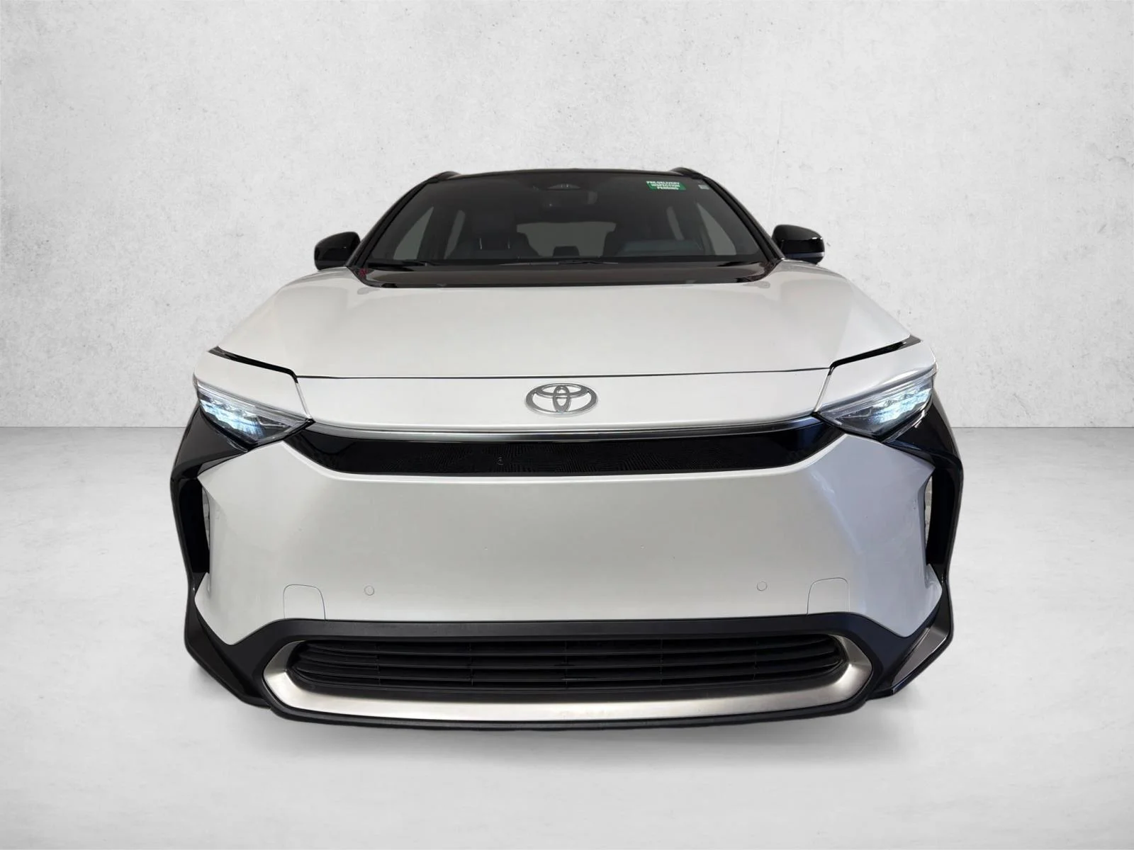 Used 2024 White Toyota XLE image 18