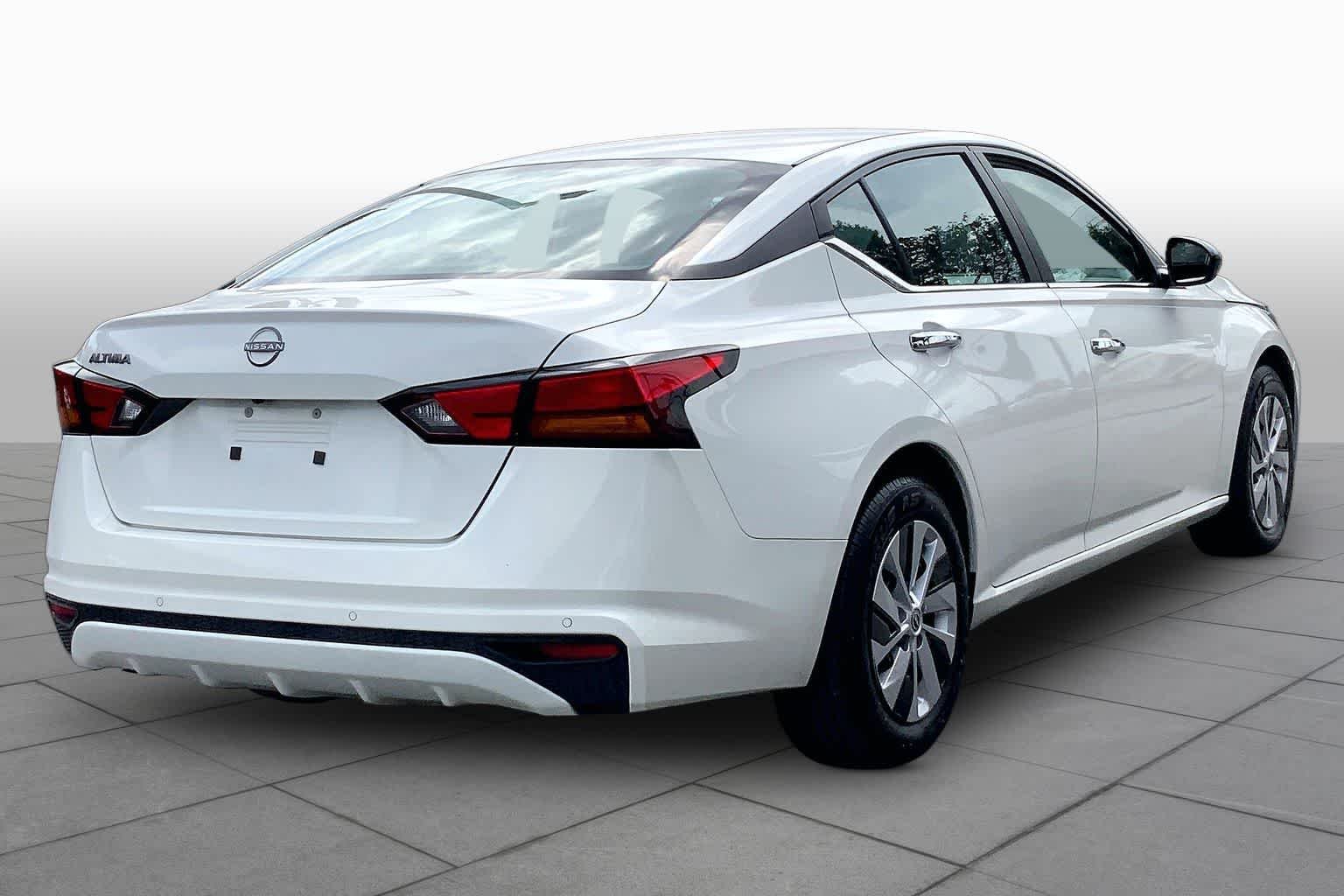 Used 2024 Glacier White Nissan 2.5 S image 13