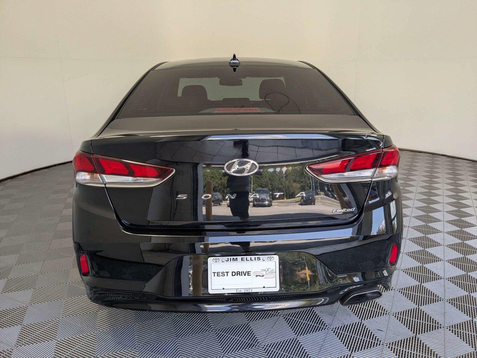 Used 2018 Phantom Black Hyundai Limited image 6