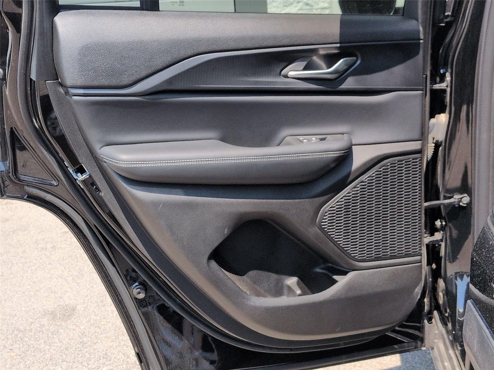 Used 2023 Diamond Black Crystal Pearlcoat Jeep Laredo image 30