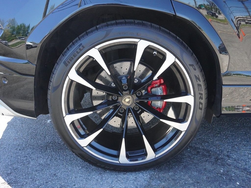 Used 2020 Black Lamborghini Base image 24