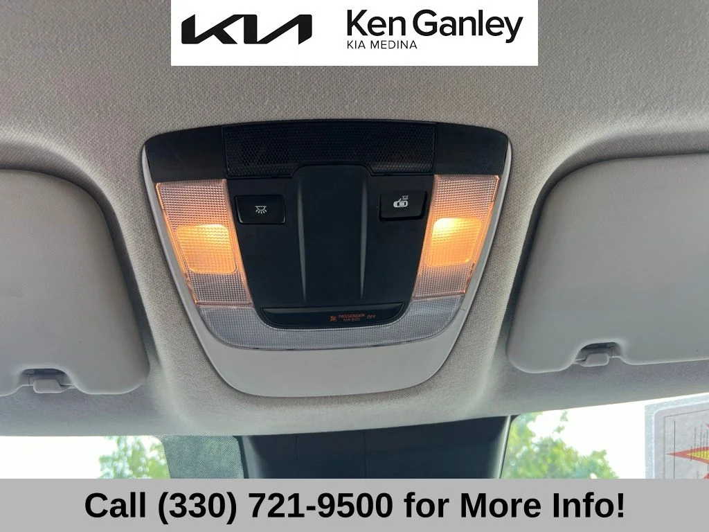 Used 2021 White Kia S image 38
