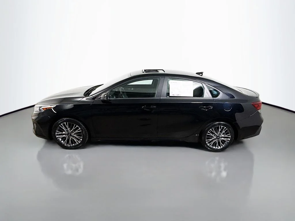 Used 2023 Aurora Black Kia GT-Line image 4
