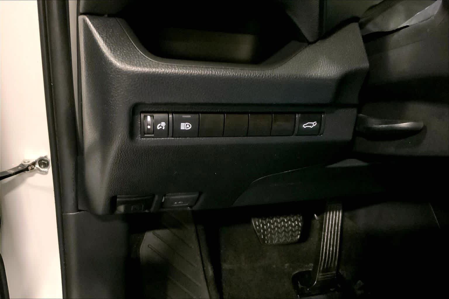 Used 2023 Ice Cap Toyota XLE image 35