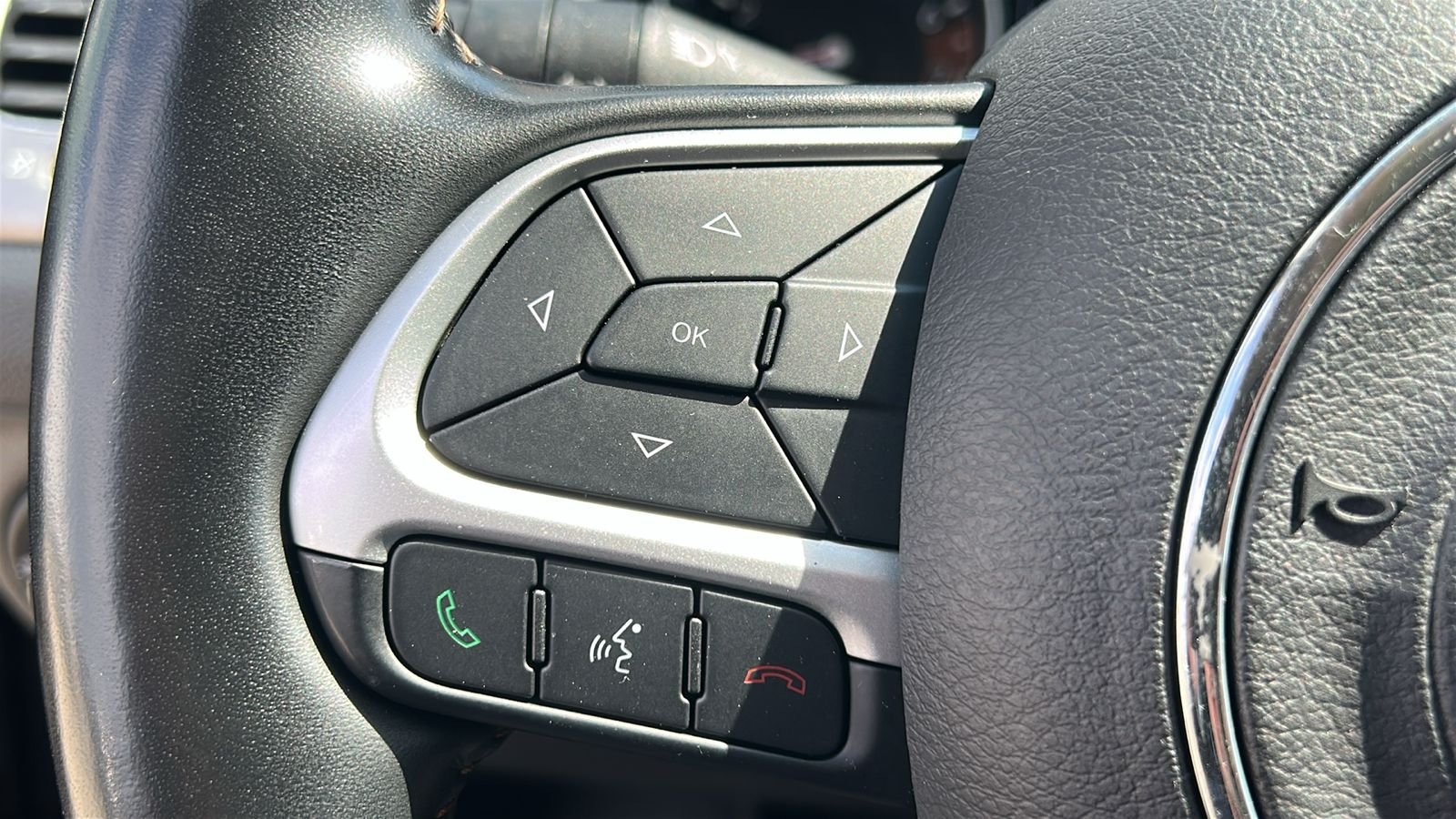 Used 2020 Black Jeep Latitude image 23