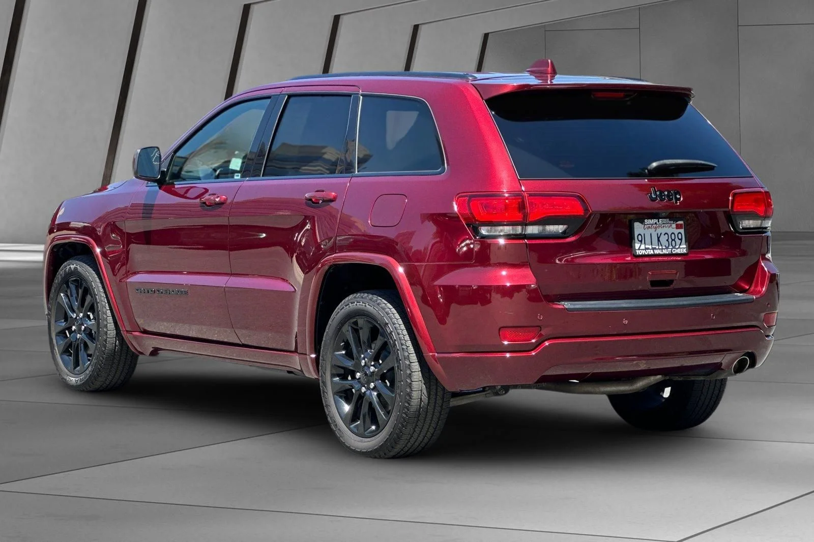 Used 2019 Red Jeep Altitude image 10