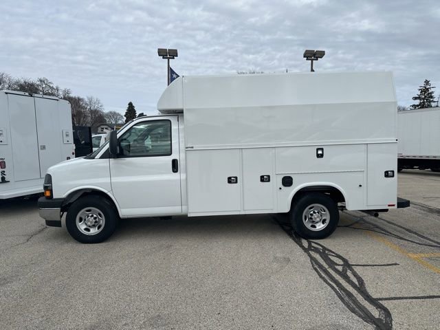 New 2025 Summit White Chevrolet 1WT image 2