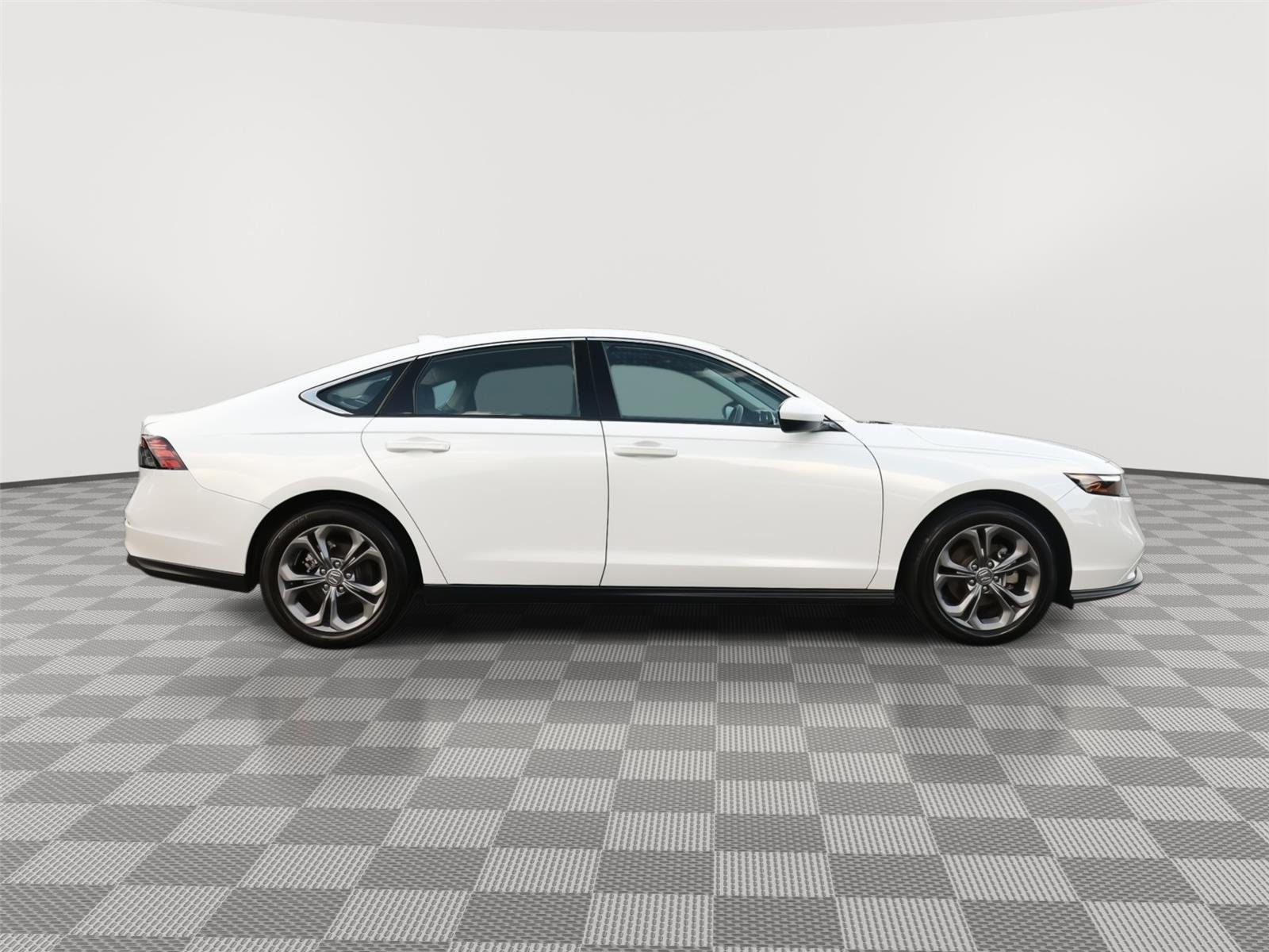 Used 2024 Platinum White Pearl Honda EX image 8
