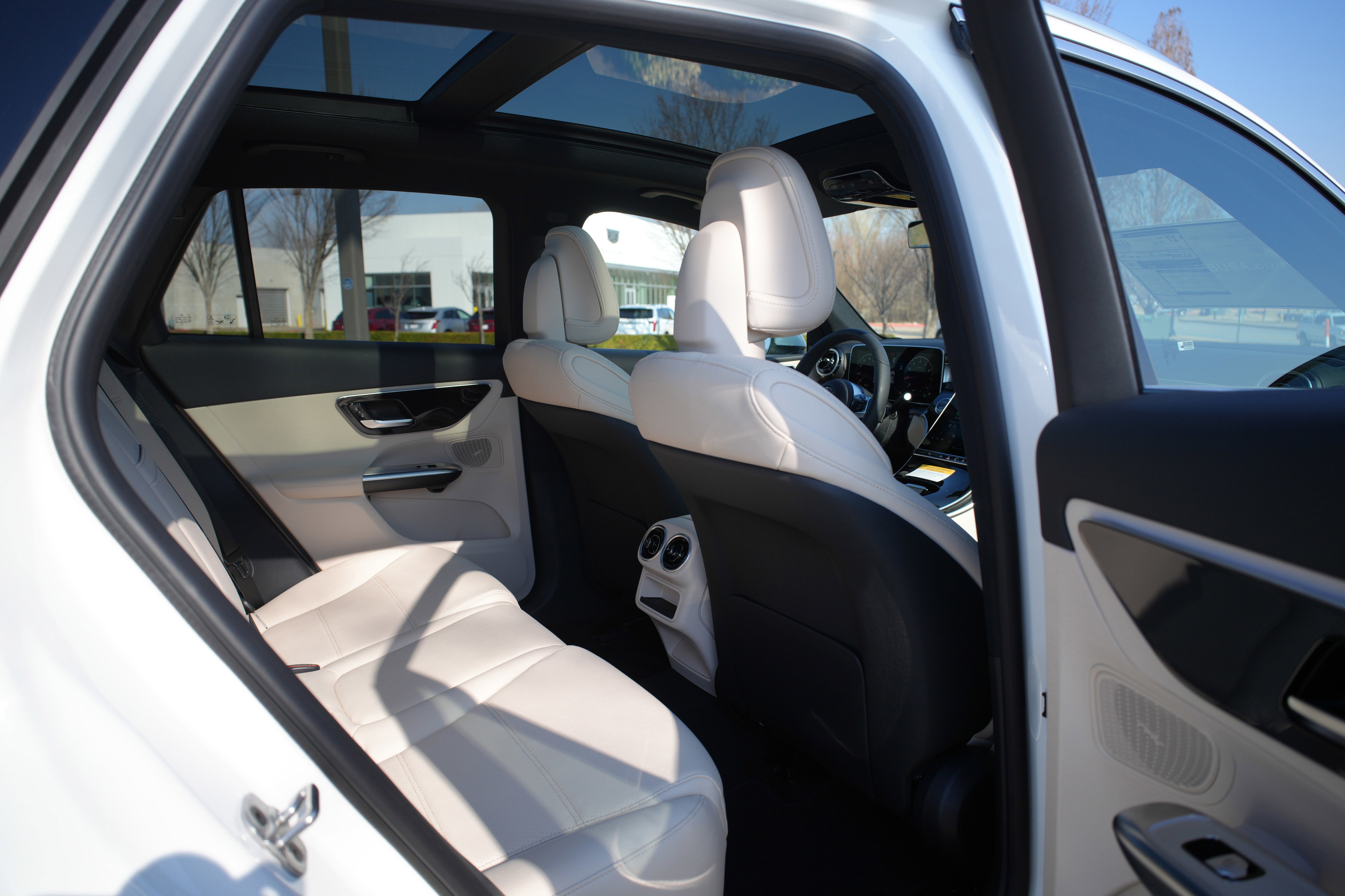 New 2026 POLAR WHITE Mercedes-Benz GLC 300 image 27