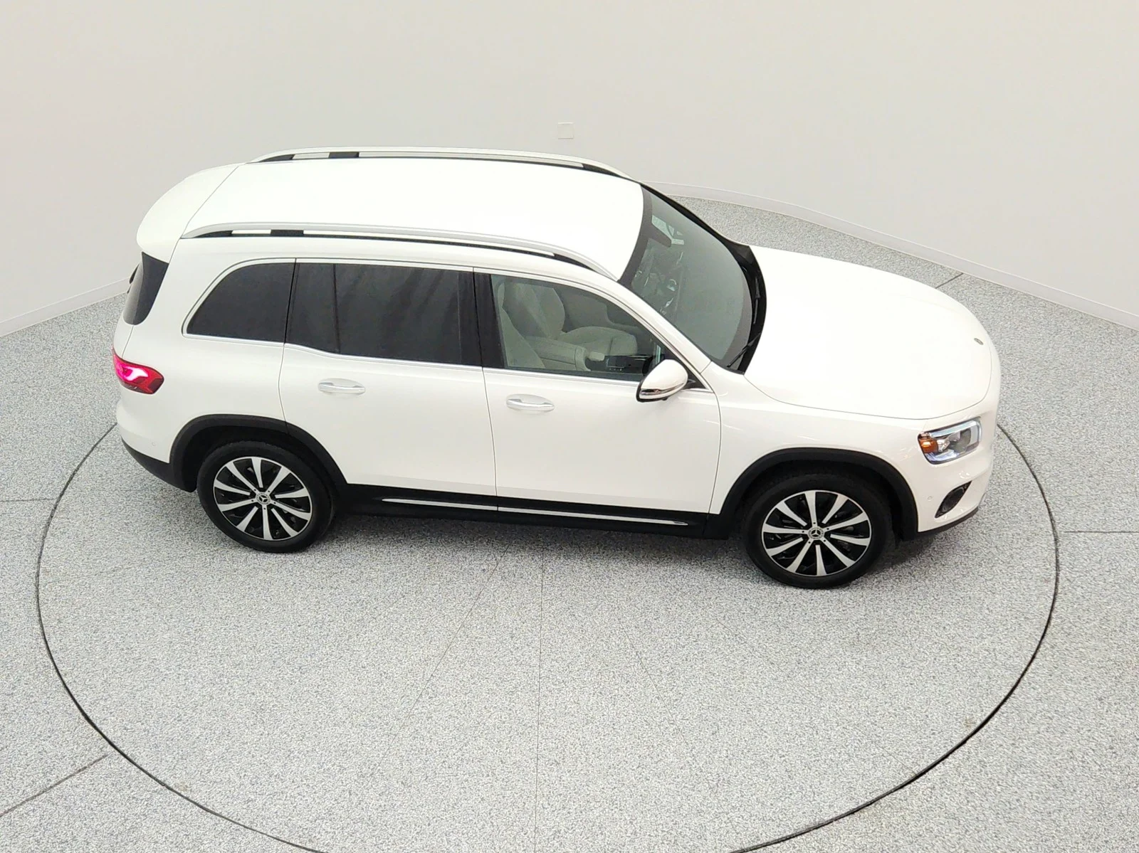 Used 2022 Polar White Mercedes-Benz GLB 250 SUV image 25