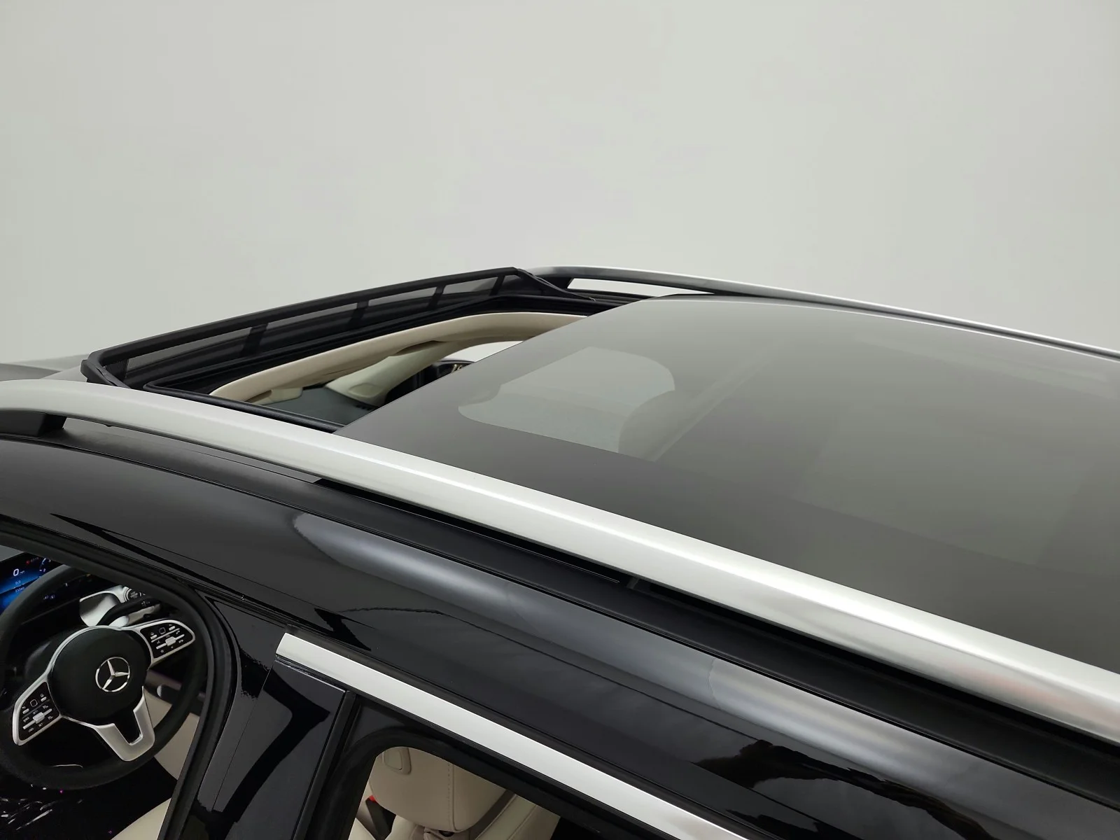 Used 2023 Night Black Mercedes-Benz GLB 250 SUV image 11