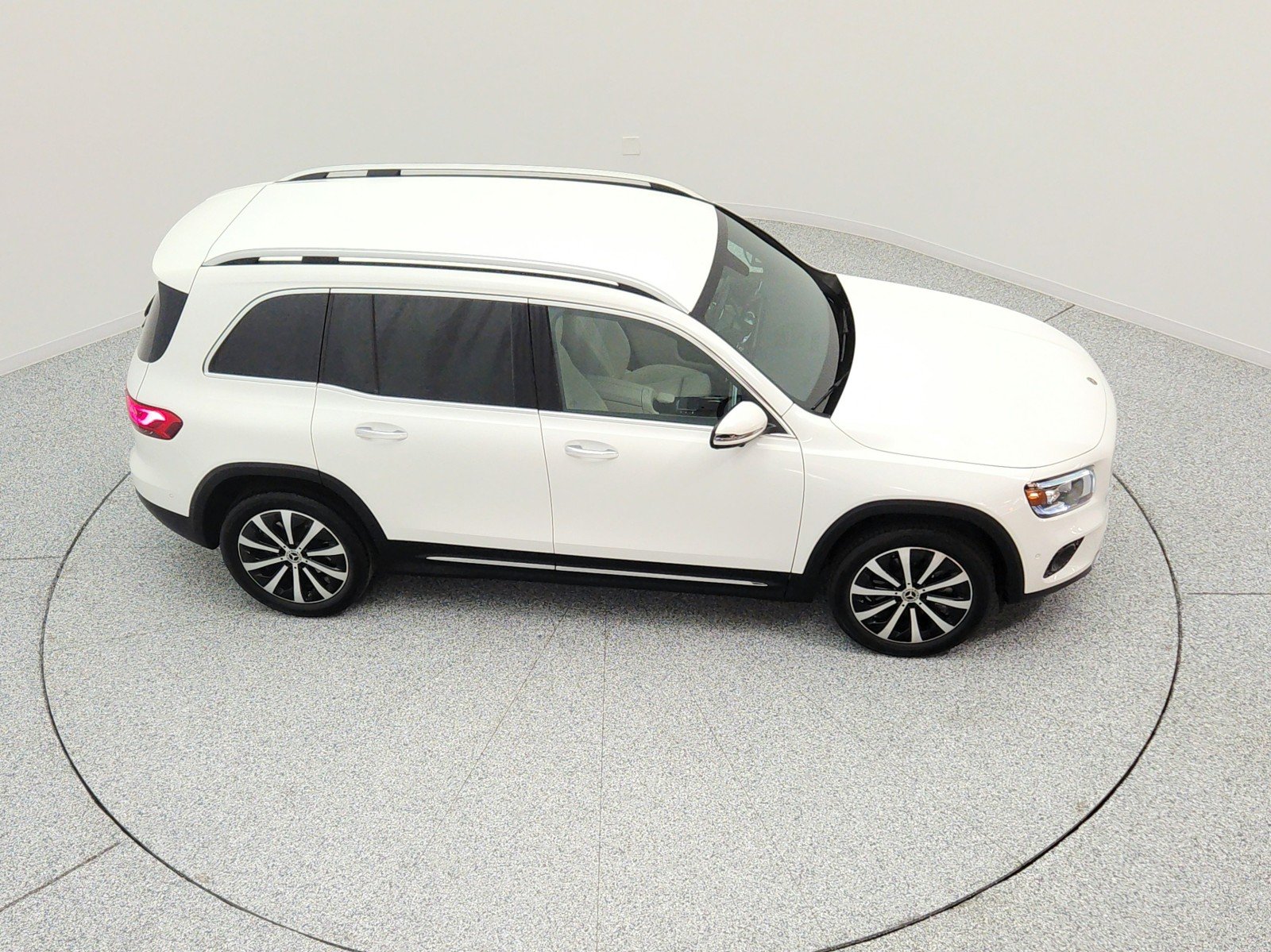 Used 2022 Polar White Mercedes-Benz GLB 250 SUV image 25