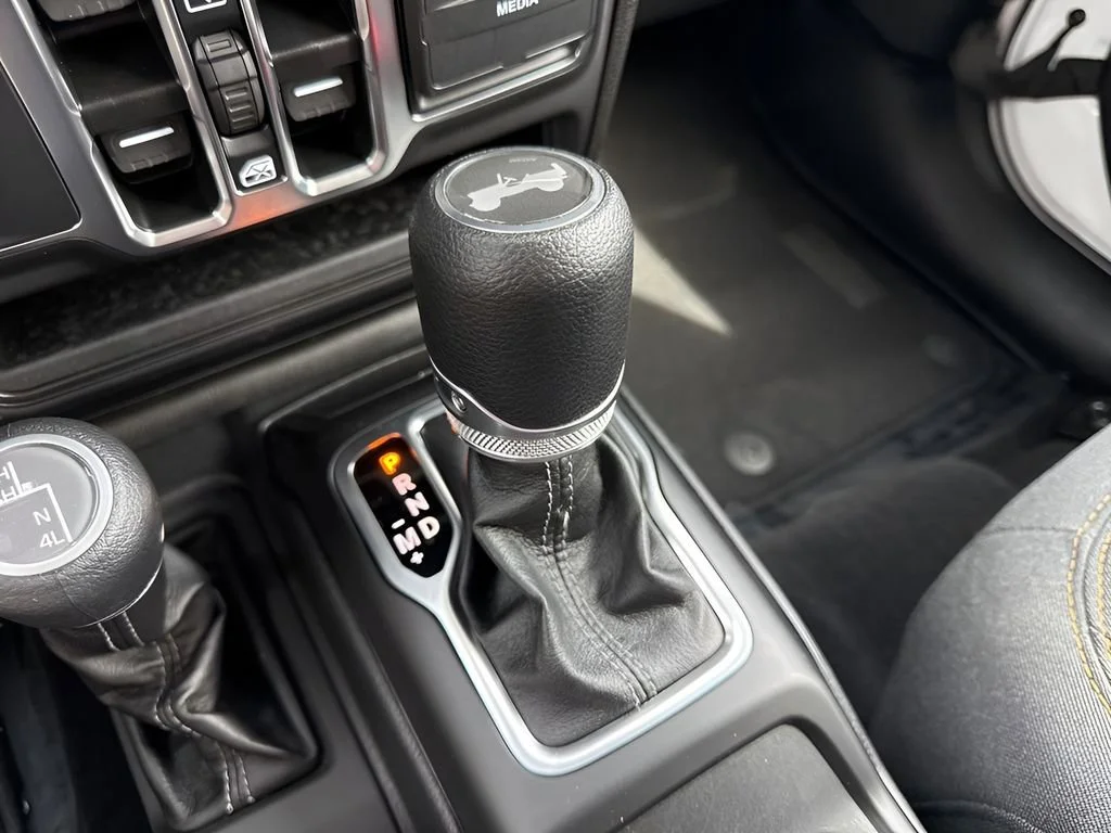 Used 2025 White Jeep Sport S image 19