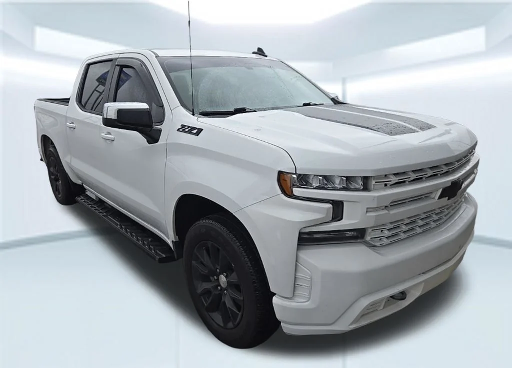 Used 2020 White Chevrolet LT image 5