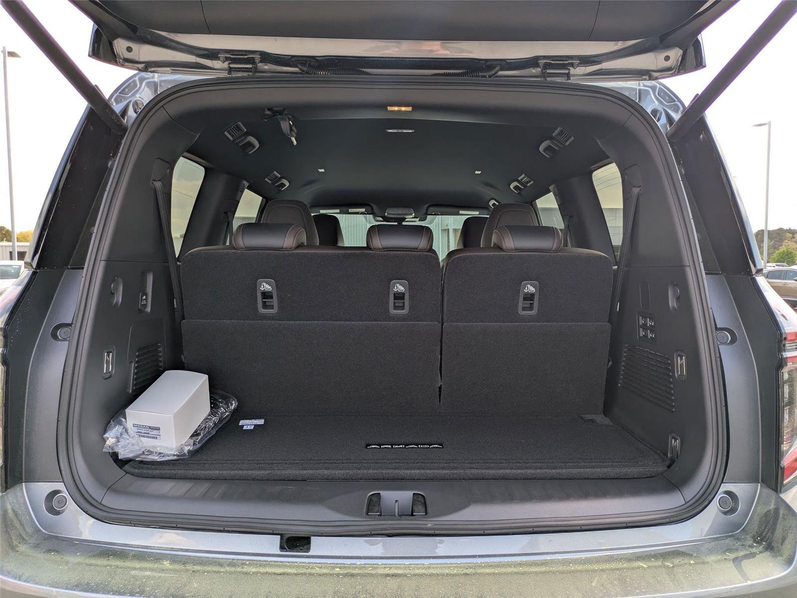 2025 Nissan Armada SL - Photo 35