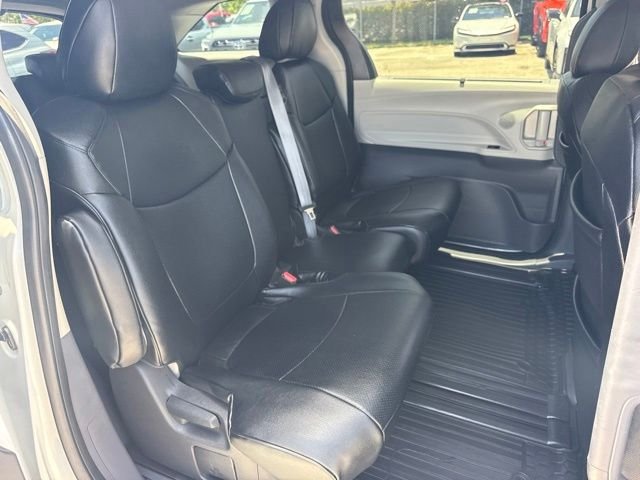 2022 Toyota Sienna LE - Photo 14