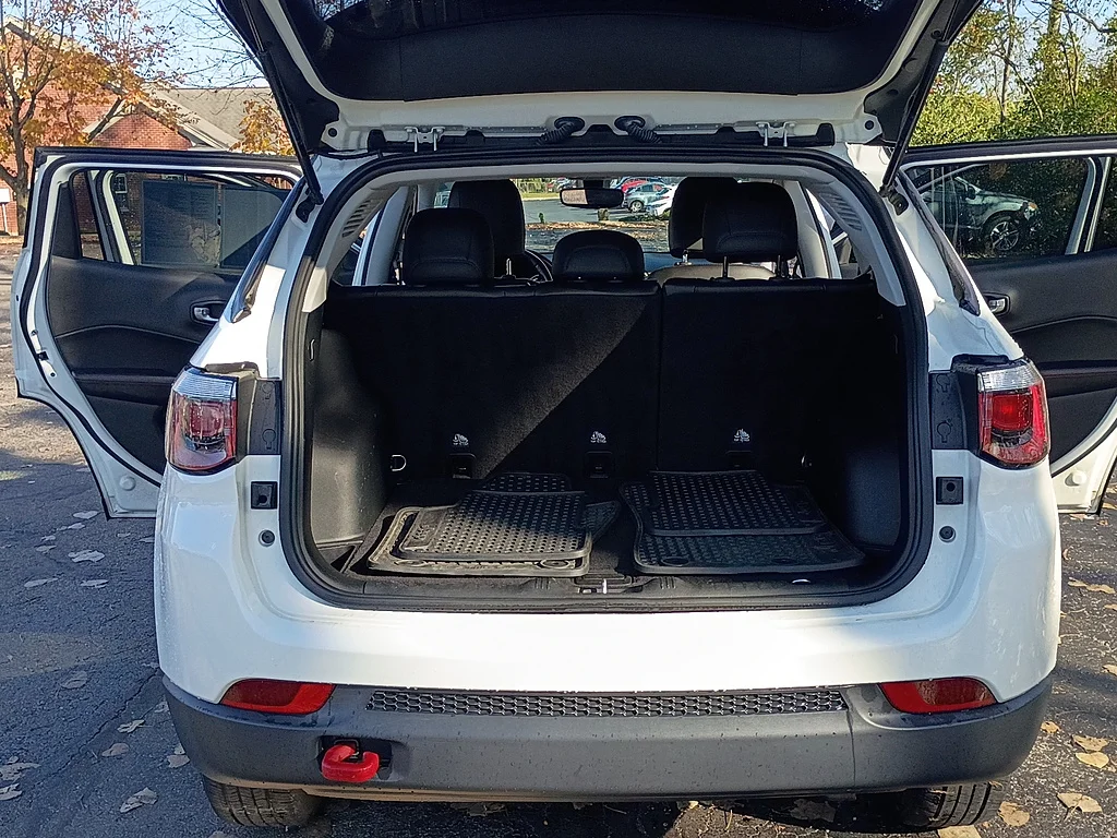 Used 2019 White Clear Coat Jeep Trailhawk image 14