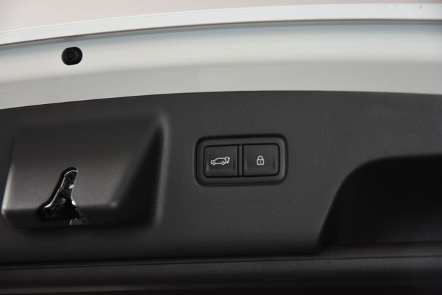 New 2026 White Hyundai SEL 7P image 24