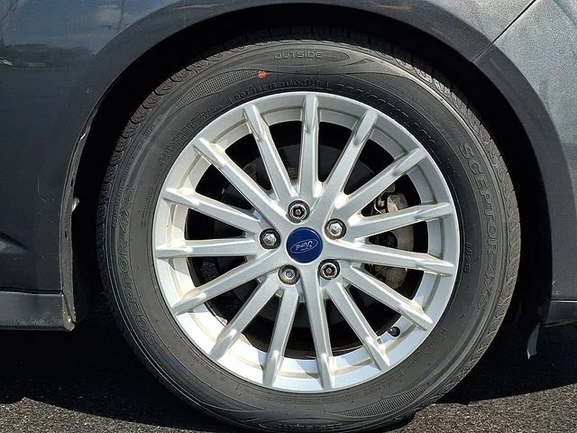 Used 2016 Gray Ford SEL image 8