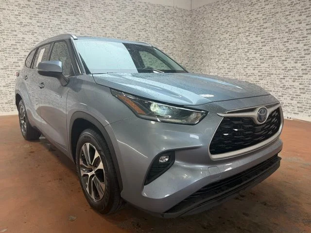 Used 2021 Gray Toyota XLE image 7