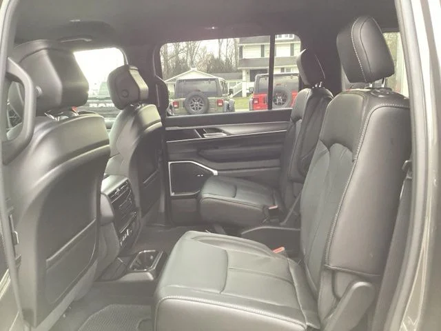 New 2026 Baltic-Gray Metallic Clear-Coat Exterior Paint Jeep  image 22