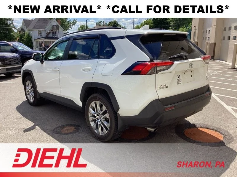 Used 2020 White Toyota XLE Premium image 5