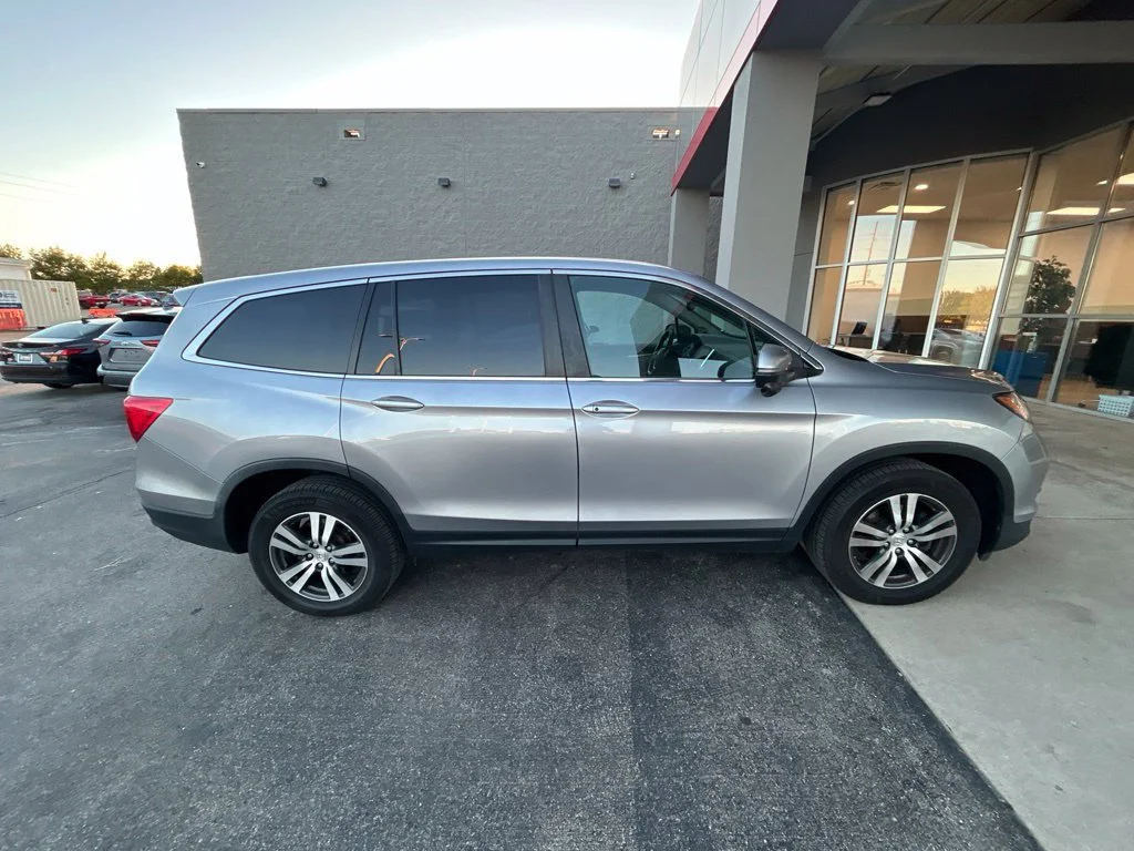 Used 2017  Honda EX-L image 8