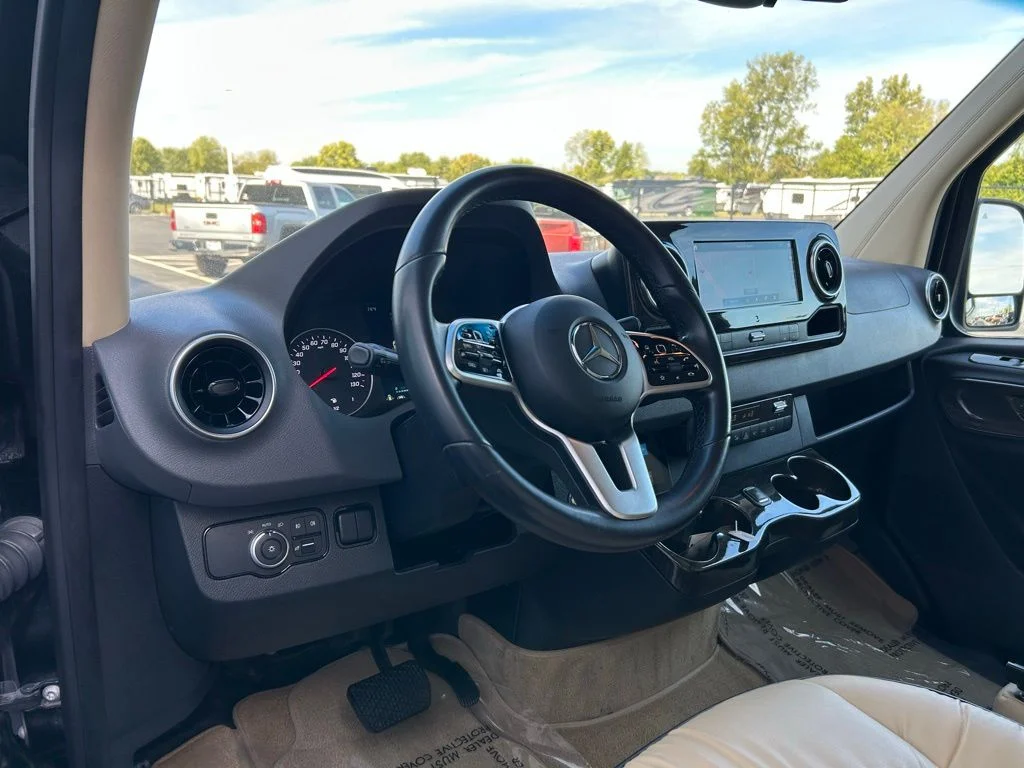 Used 2021 Black Mercedes-Benz Midwest Luxe Cruiser image 24