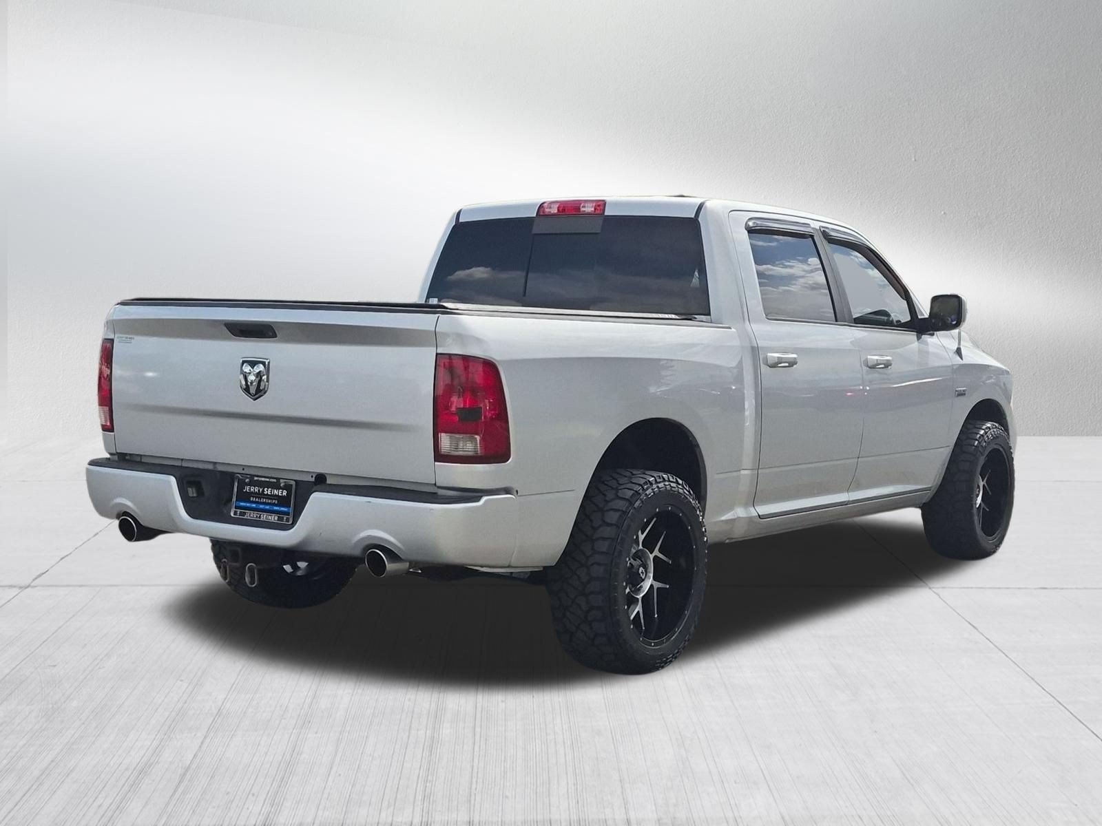 Used 2012  Ram Sport image 5