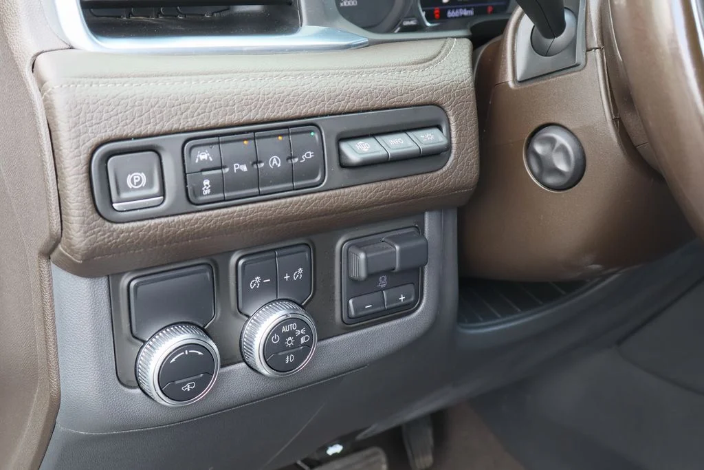 Used 2021 White GMC Denali image 13