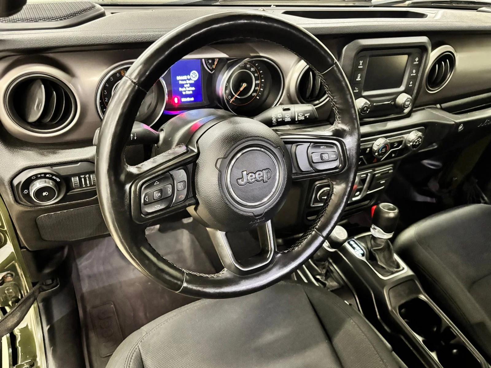 Used 2020 Green Jeep Sport S image 15