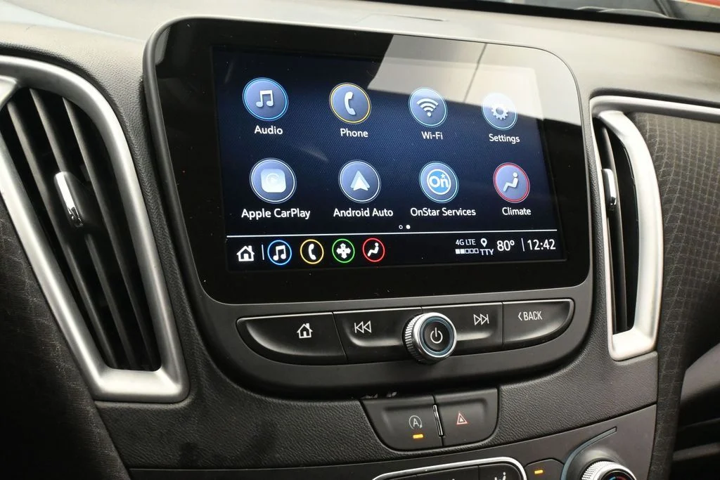 Used 2024 Summit White Chevrolet LT image 18