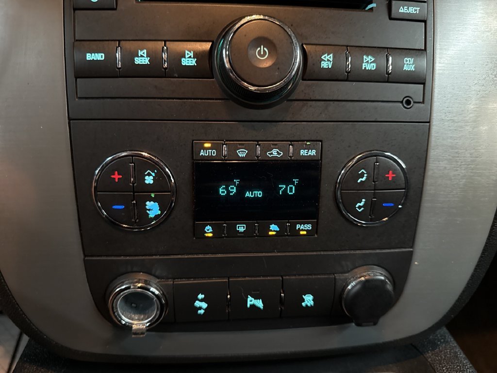 Used 2011 Pure Silver Metallic GMC SLE image 28