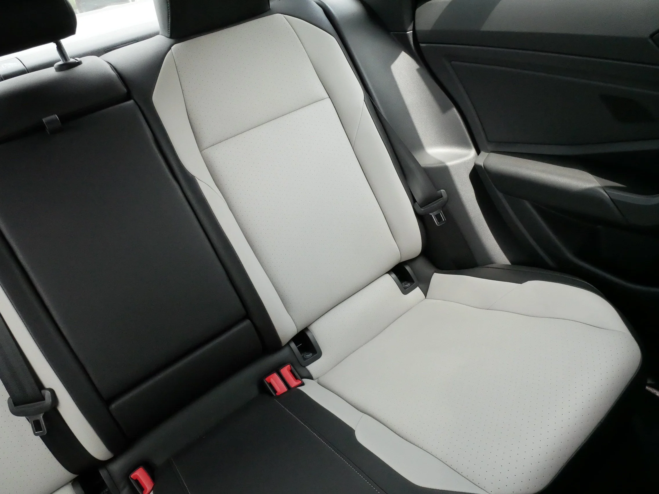 Used 2019 Deep Black Pearl Volkswagen R-Line image 14