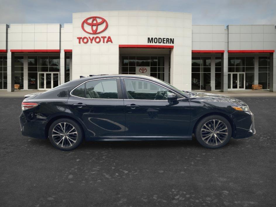 Used 2019 Midnight Black Metallic Toyota SE image 4