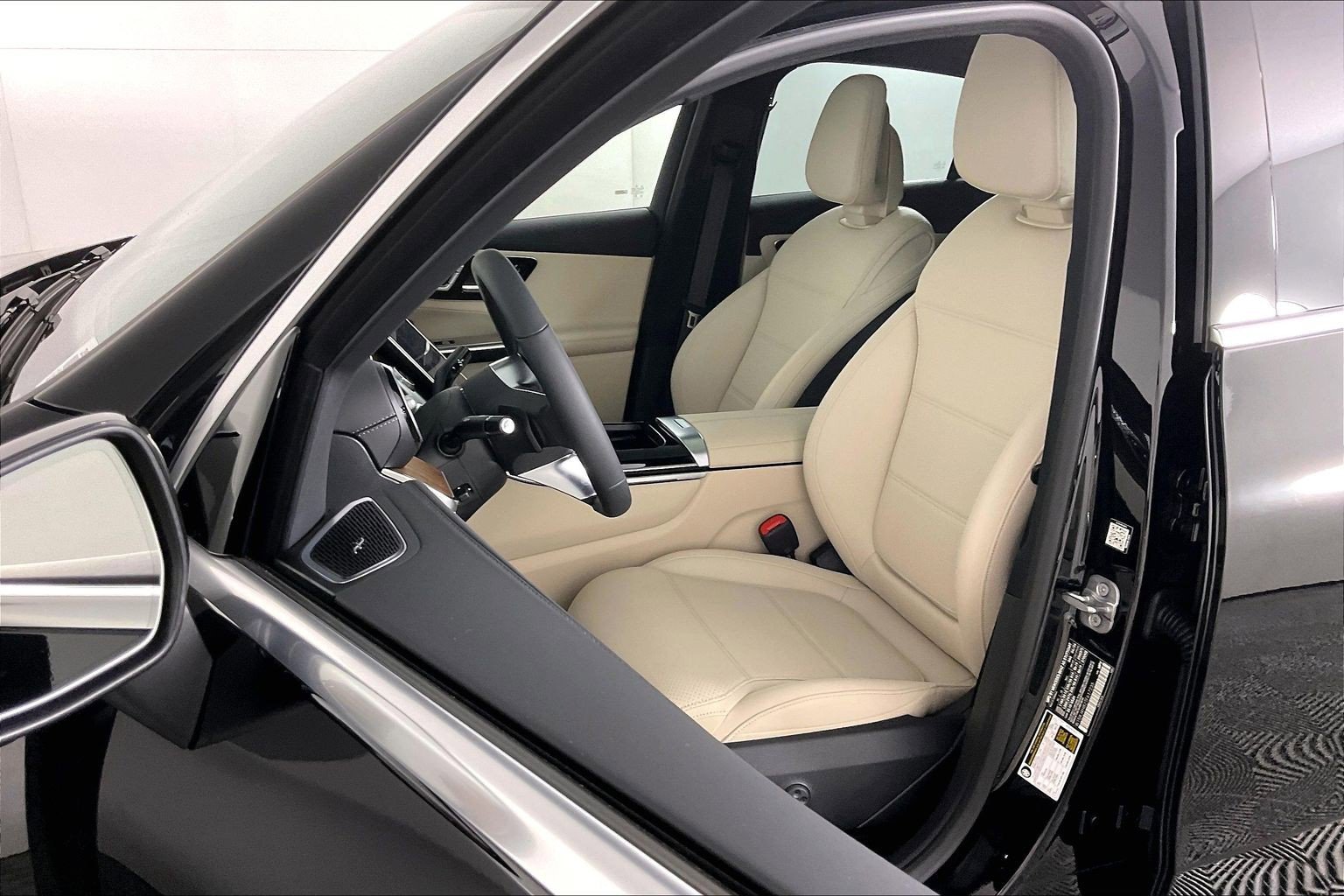 New 2026 Black Mercedes-Benz GLC 300 image 22